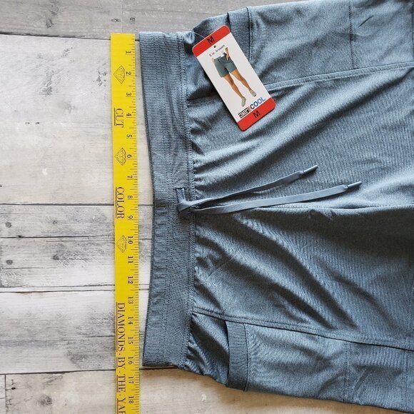 NWT - 32 Degrees Ladies' Side Pocket Short - Size M - Picture 6 of 7